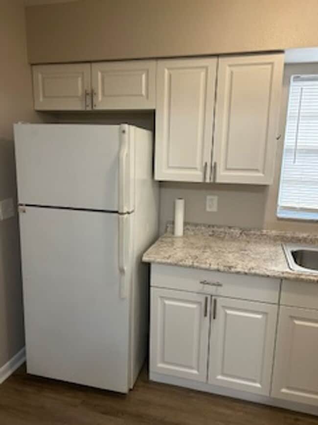 Foto del edificio - 2/1 available now!