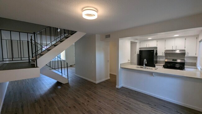 Foto del edificio - 2260 N Indian Canyon Dr