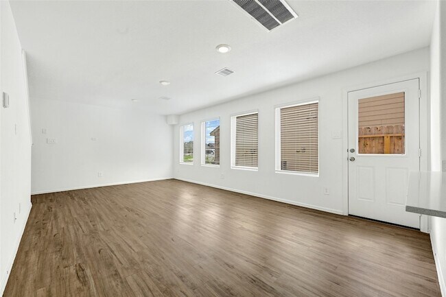 Foto del edificio - 24027 Wandering Brk Dr