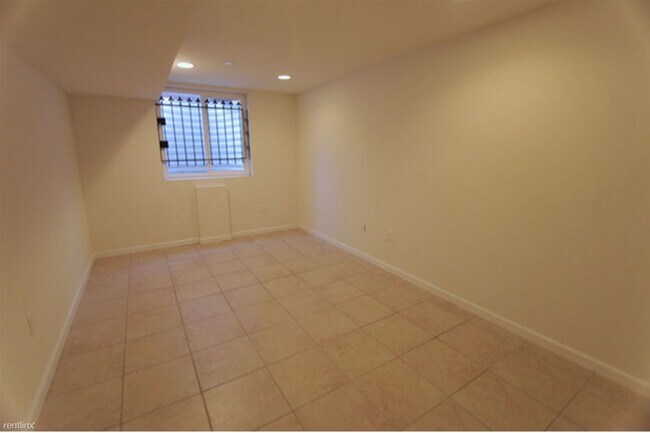 Building Photo - 5 br, 3 bath Duplex - 1836 N 16TH ST Unit A