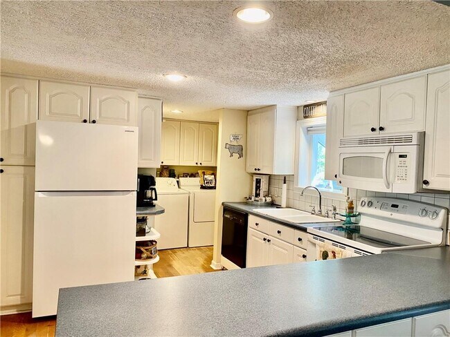 Foto del edificio - 148 Pine Tree Path