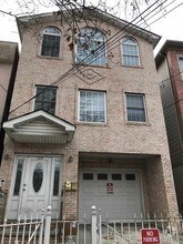 Building Photo - 119 Leonard St