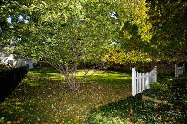 Foto del edificio - 1327 N Oak St