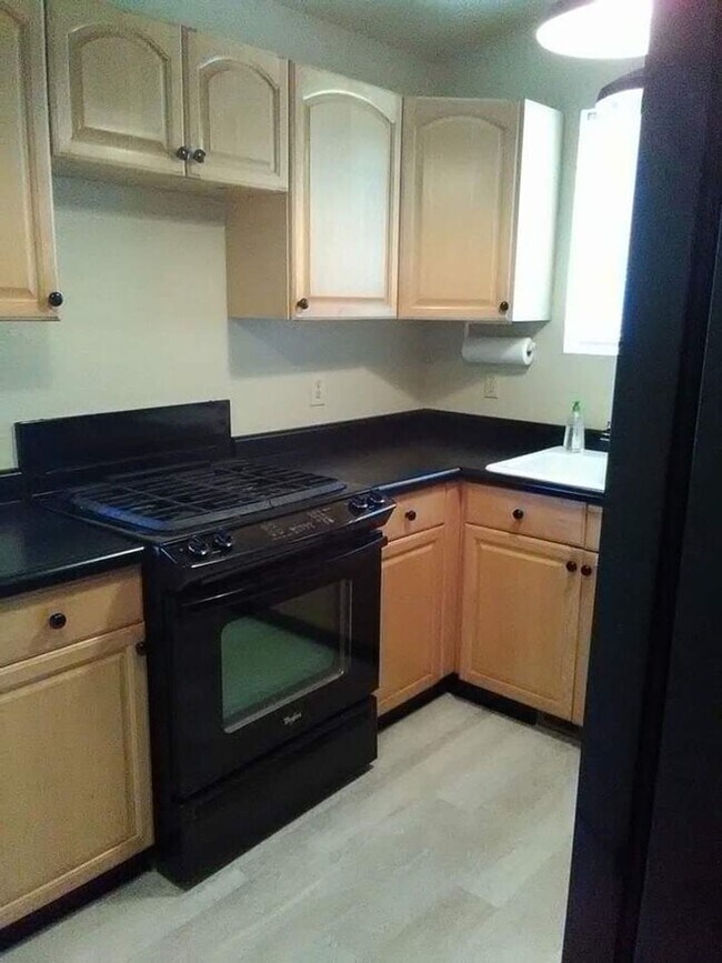 Foto del edificio - 3 Bedroom 2 Bath Flat Ranch Style House on...