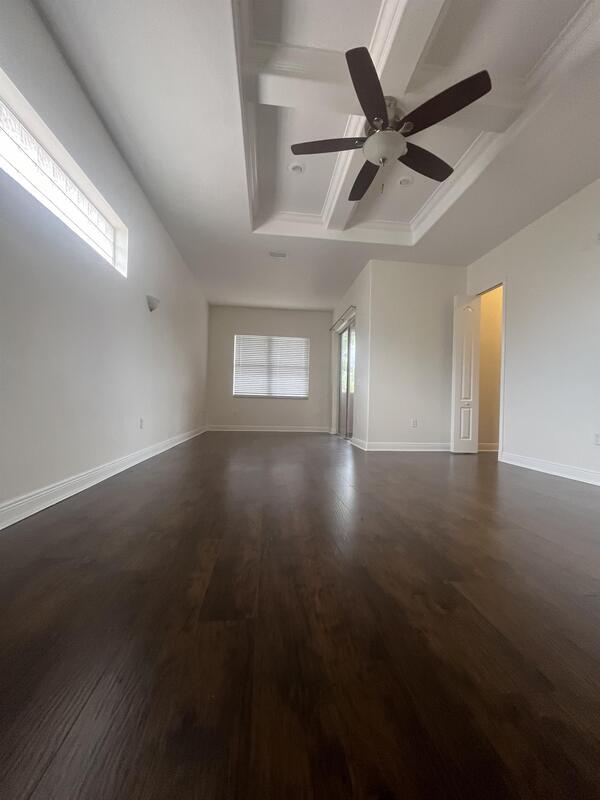 Building Photo - 2119 Montclair Dr
