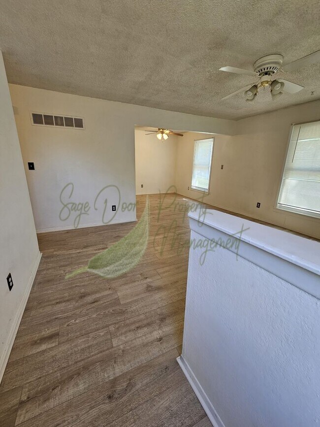 Building Photo - 4028 E 123rd Terrace, Units A-B, Grandview...