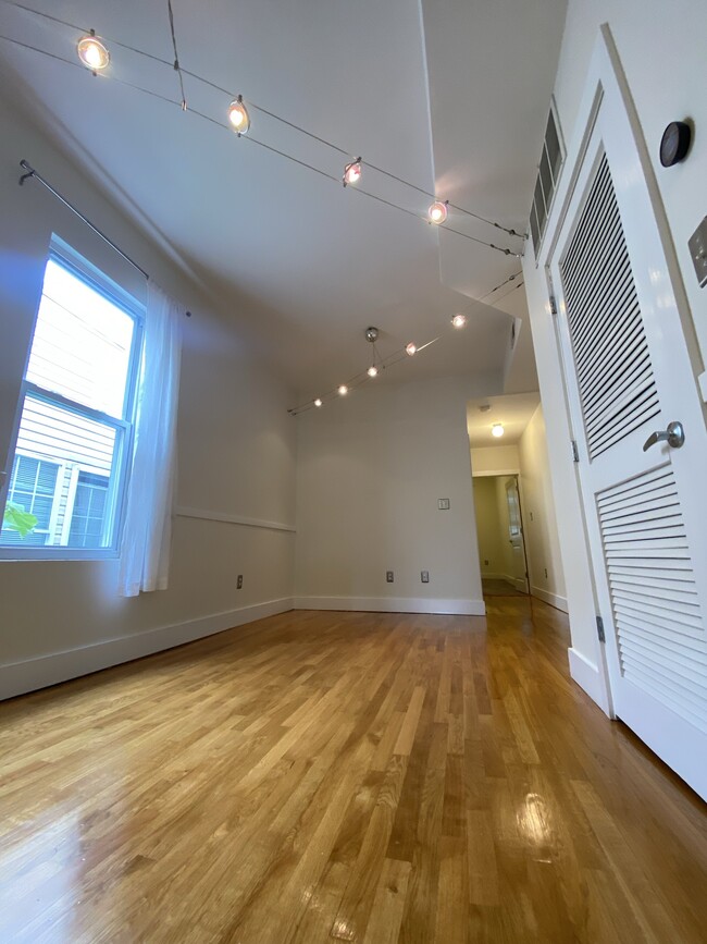 Living Room - 106 Duncan Avenue