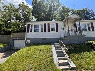 Building Photo - 344 W Parkwood Dr