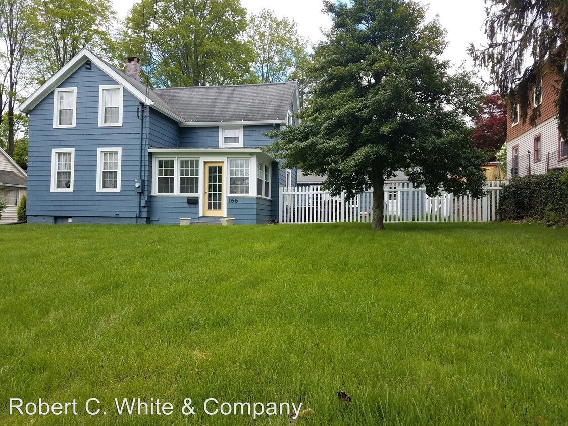 3 br, 1.5 bath House 166 Berlin Avenue House Rental in Southington