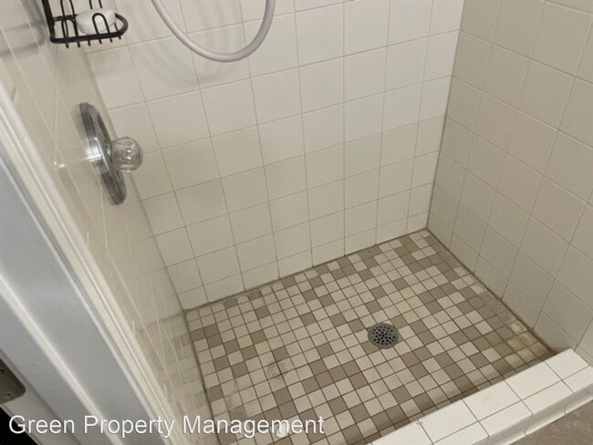 Building Photo - 1 br, 1 bath House - 30 S Main St NE Apt 2...