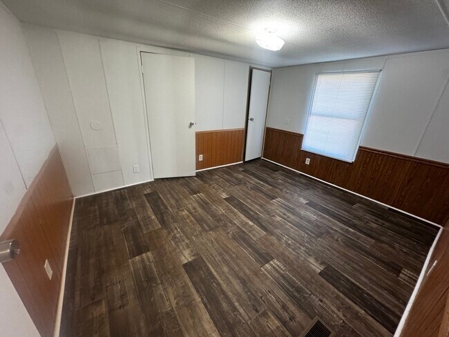 Building Photo - 2214 Cattail Cir