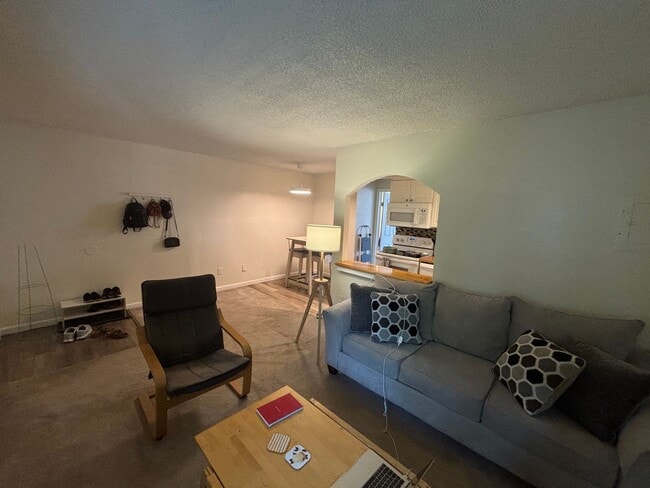 Foto del edificio - Jasmine Condos Updated 1 bd/1ba