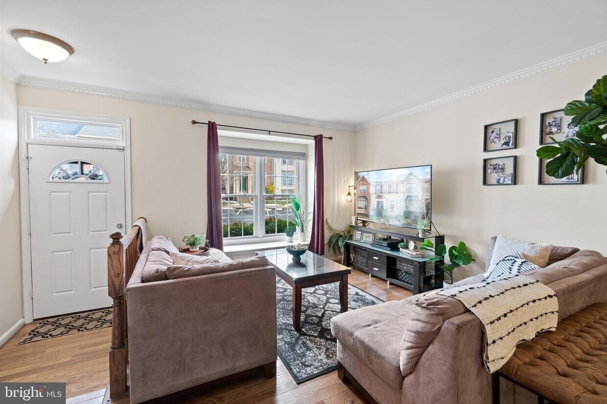 6908 Compton Valley Ct, Centreville, VA 20121 Townhouse for Rent in