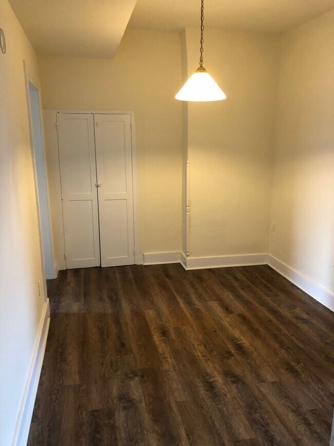 Foto del edificio - Spacious Three Bedroom Downtown Westminster