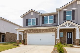 Building Photo - 7597 Discovery Pt Dr NW