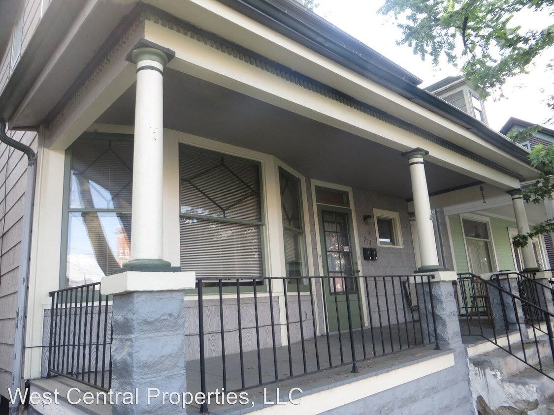 Primary Photo - 712 Jackson St