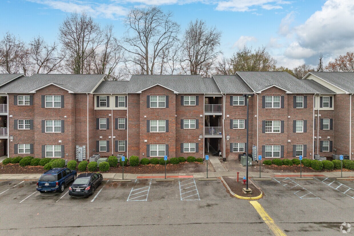 Foto del edificio - 1501 Shire Ln