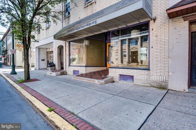 Building Photo - 306 W Main St