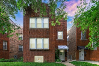 Building Photo - 3120 W Addison St