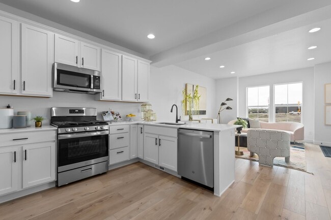 Building Photo - 2 MONTHS FREE- New 3-bed2.5-bath Ivory Townhome Available!