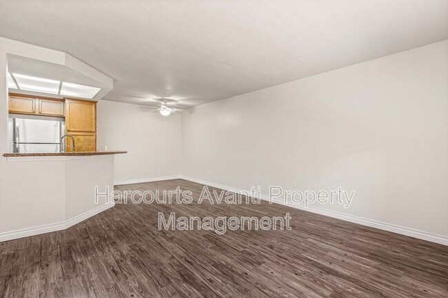 Foto del edificio - 12685 Camino Mira Del Mar, Unit 145