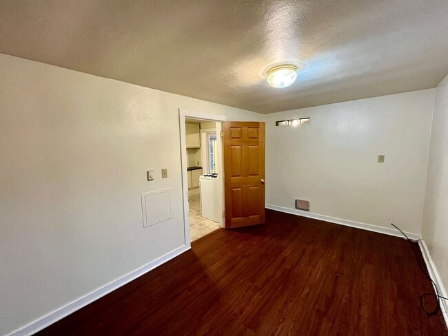 Building Photo - 1415 N Stevens St