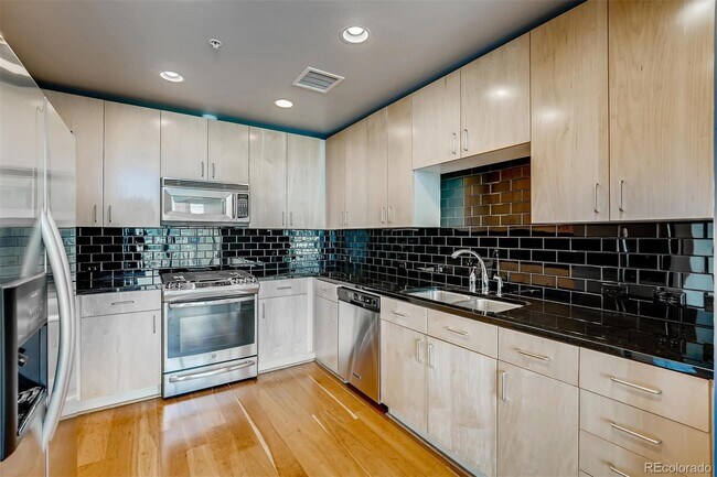 Foto del edificio - 1700 Bassett St