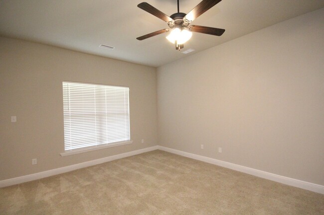 Building Photo - Brick home, 3 bed 2 bath ~ covered porch a...