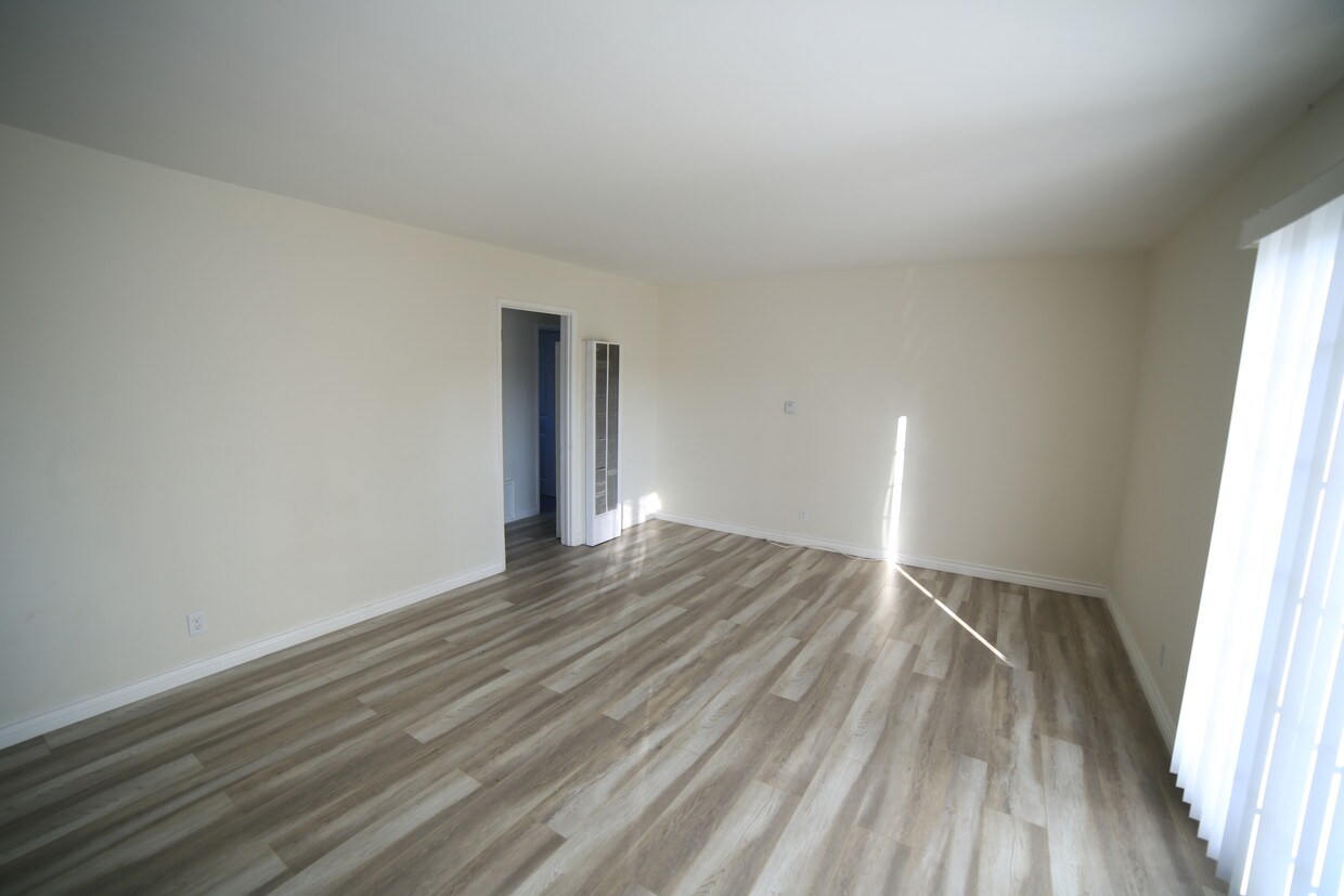 Living room - 5609 Clemson St