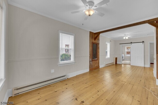 Foto del edificio - 16 Schooleys Mountain Rd