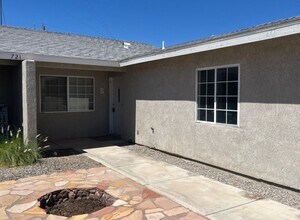 Building Photo - 721 Delta Dr