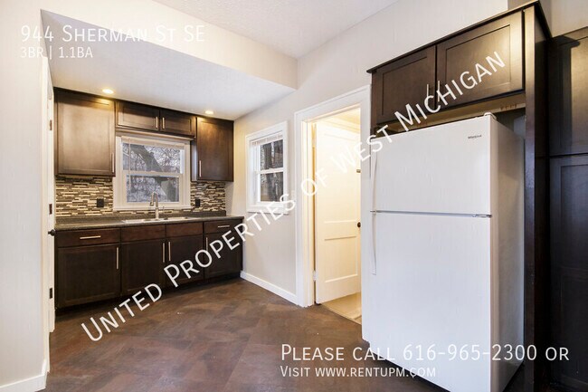 Foto del edificio - Available Now | 3 Bedroom 1.5 Bath Apartme...