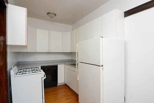 Foto del edificio - 824 W Waveland