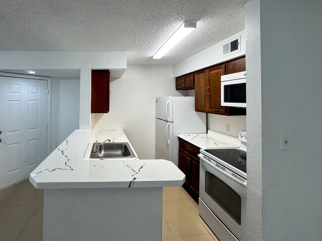 Foto del edificio - 2946 S University Dr