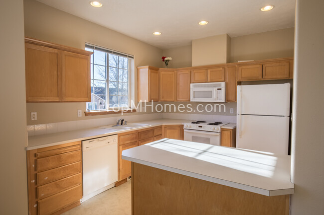 Foto del edificio - Cozy Three Bedroom Happy Valley Townhome!