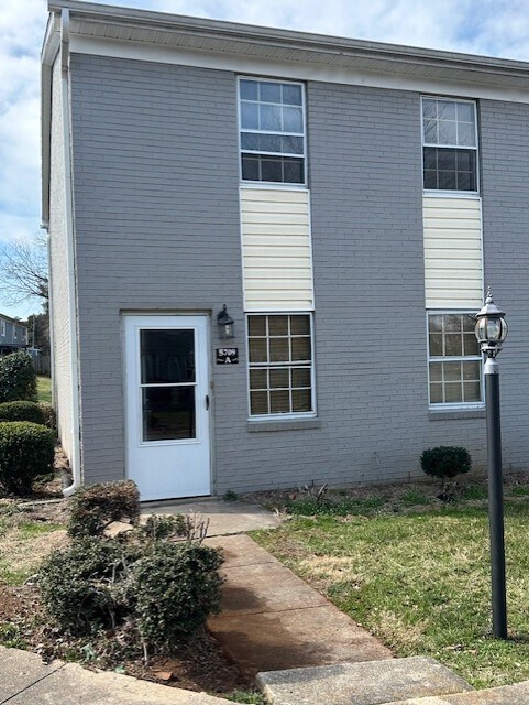 Foto del edificio - 5709 Bramblegate Rd