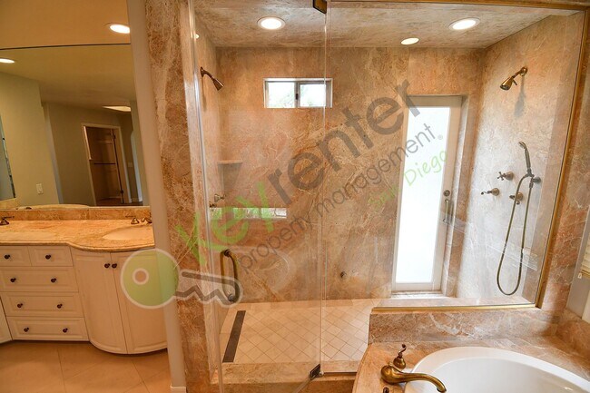 Foto del edificio - Rarely available estate in Solana Beach | Loma Del Cielo neighborhood |Rare blend of luxury, priv...