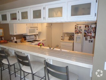 Foto principal - 2572 Elden Ave