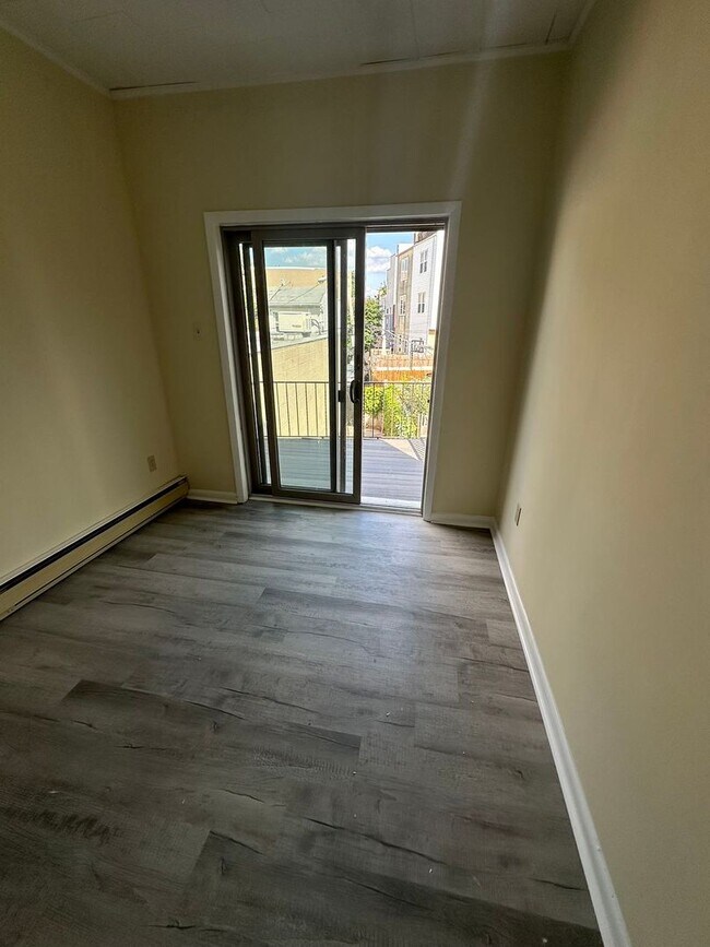 1129 E Passyunk Ave Unit 2F, Philadelphia, PA 19147 Room for Rent in