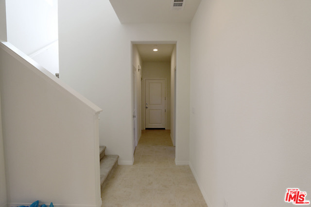 Building Photo - 405 Encanto Ln