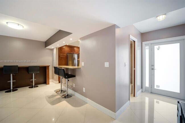 Building Photo - 317 Poinciana Island Dr