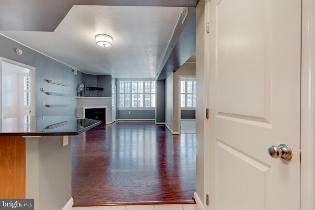 Building Photo - 851 N Glebe Rd