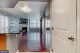 Building Photo - 851 N Glebe Rd