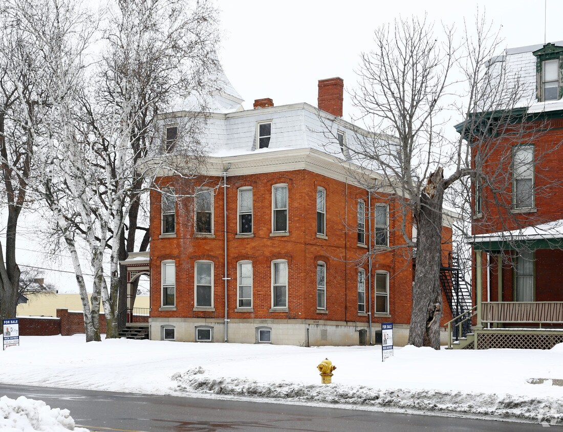 Foto principal - 15 E Elm Ave