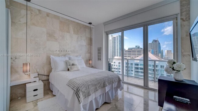 Foto del edificio - 1155 Brickell Bay Dr