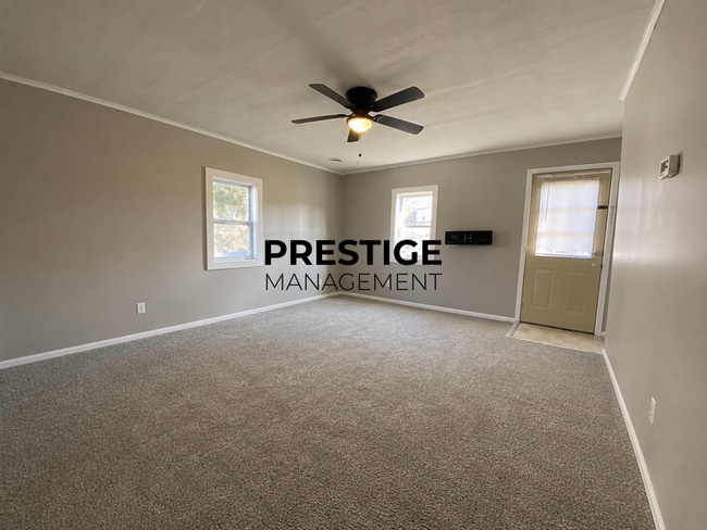 Building Photo - 2 Bedroom Home in Lowell