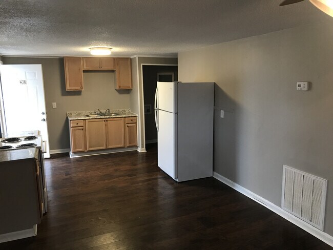 Building Photo - Wotring Duplexes