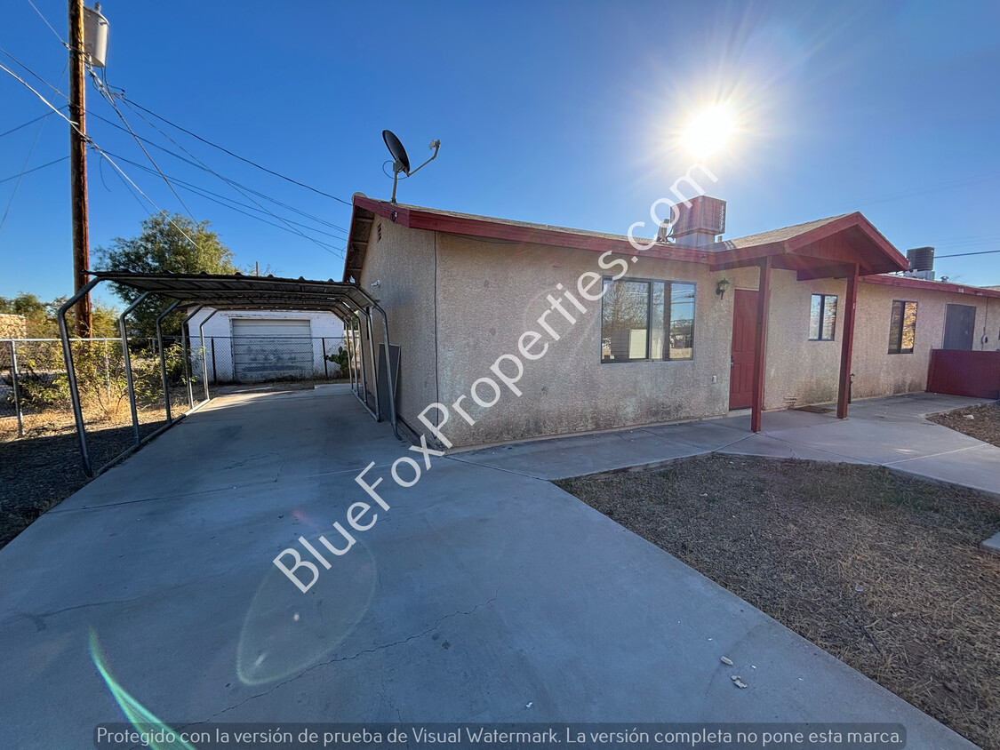 Foto principal - 2 Bedroom, 2 Bathroom Home in Central Tucson