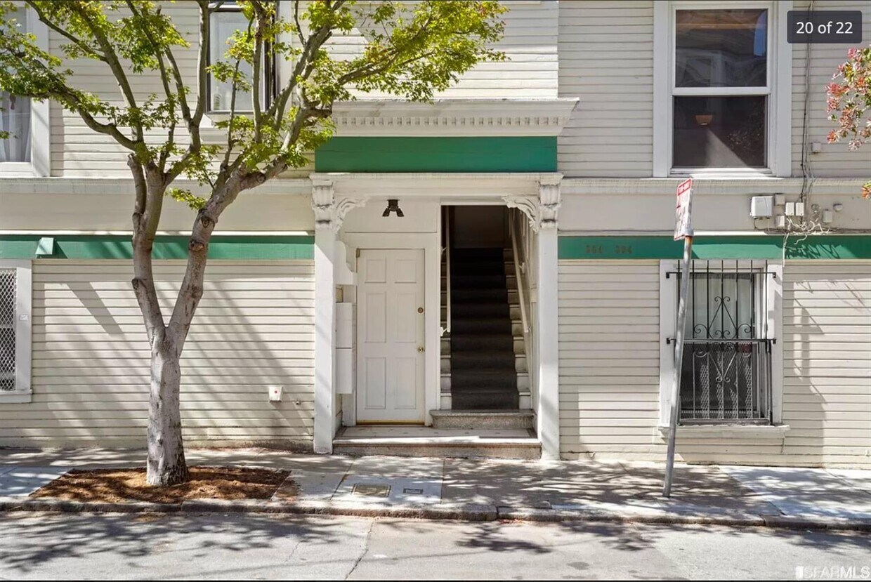 Primary Photo - 390 Elizabeth St