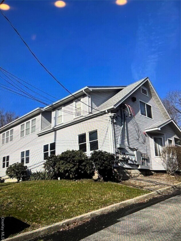 Foto principal - 2064 Main St